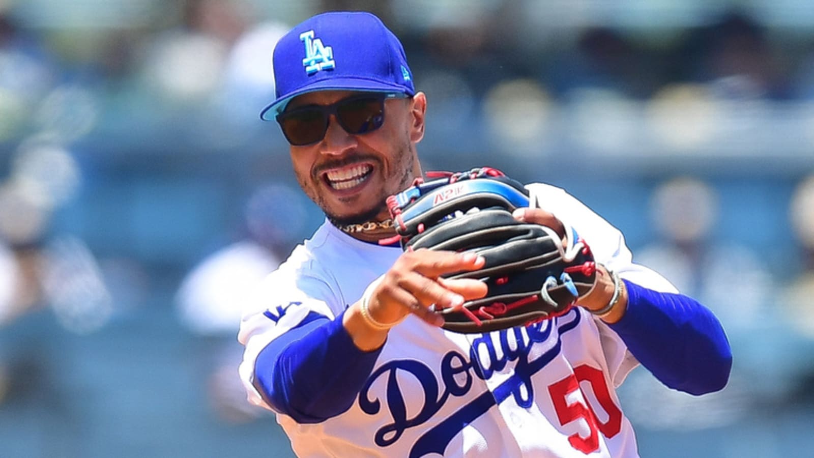 Dodgers pull plug on Mookie Betts experiment