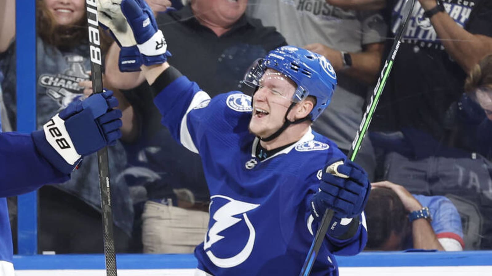 Watch: Palat's last-minute goal lift Lightning to Game 3 win