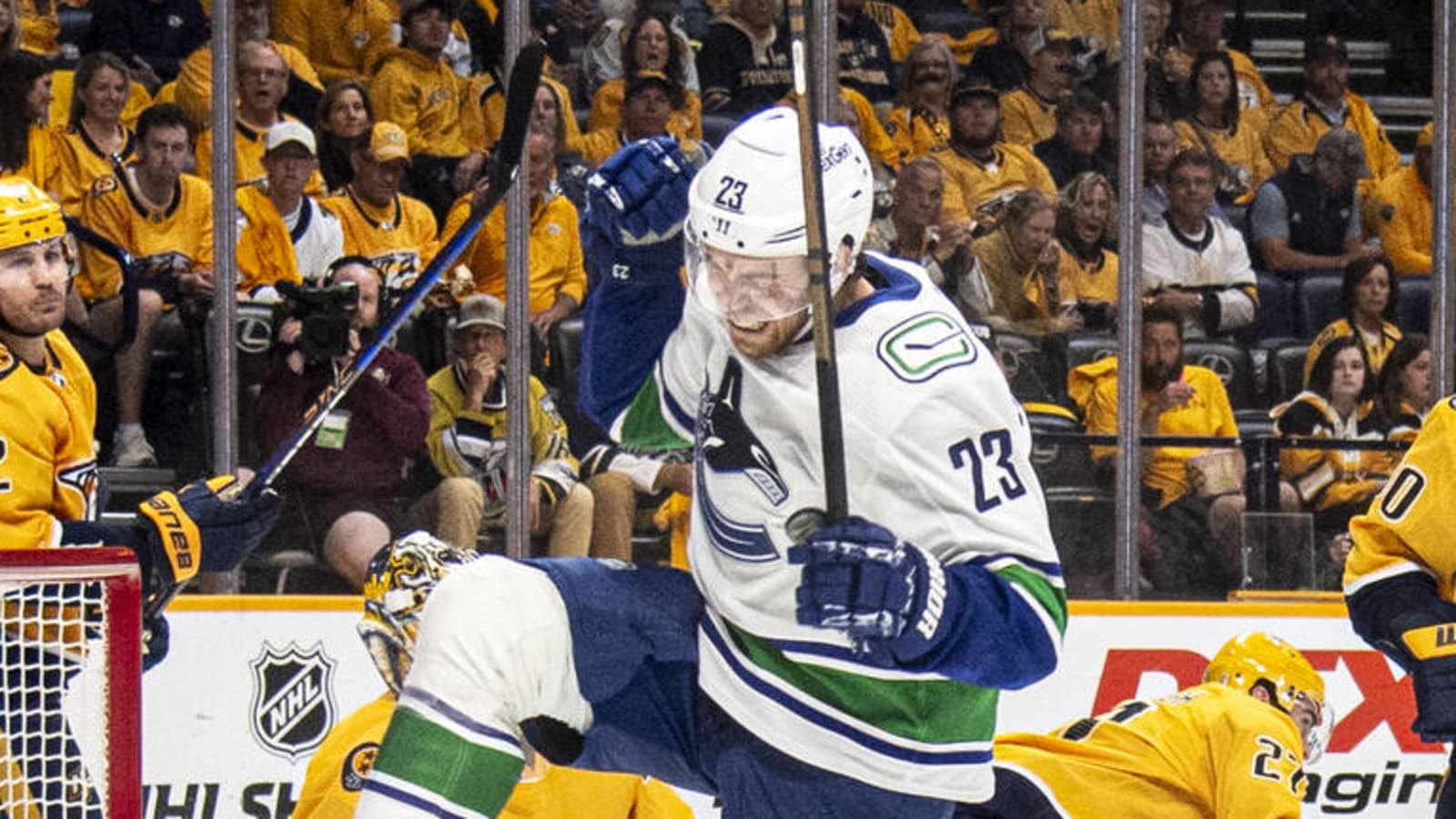 Canucks rally to take shocking 3-1 series lead over Predators