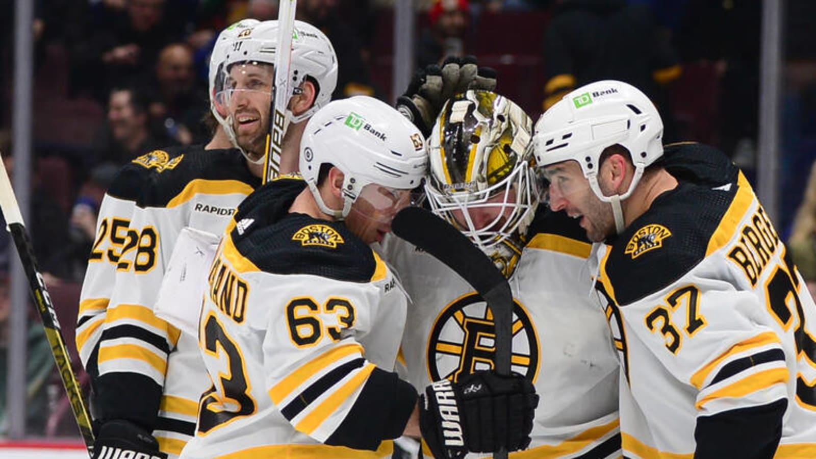 Ullmark tallies empty-netter, becoming first Bruins goalie to score