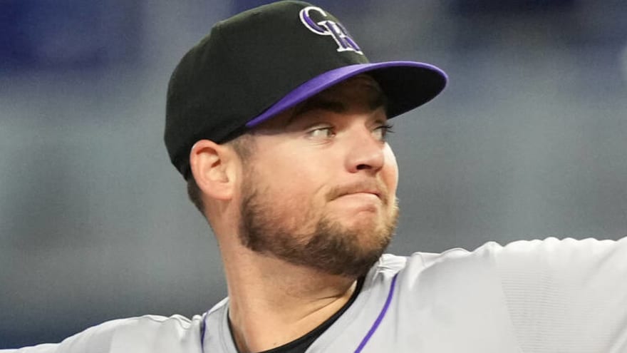 Rockies move struggling RHP back to bullpen