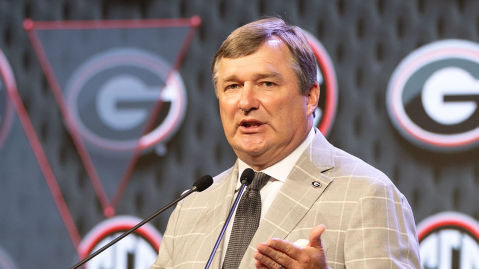Smart won't commit to QB2, but he's happy with Georgia's depth chart