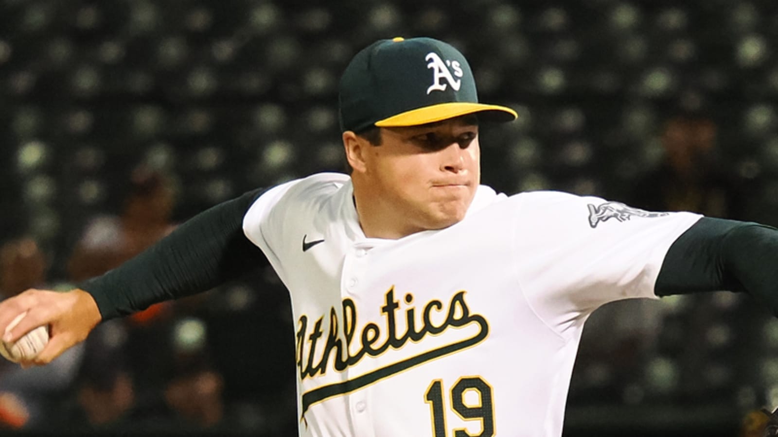 A's All-Star closer suffers a broken finger in freak injury