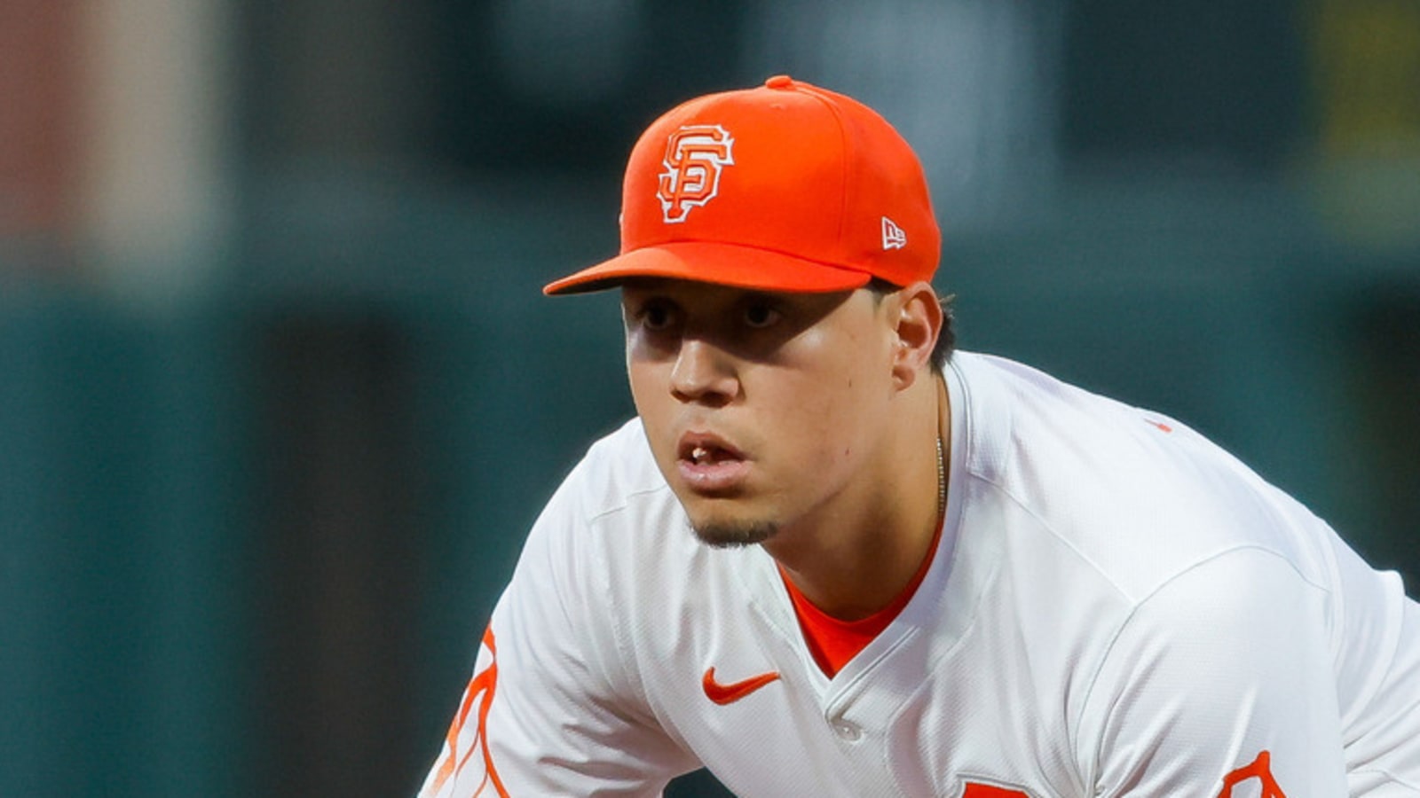 Giants' Wilmer Flores done for the year due to knee injury