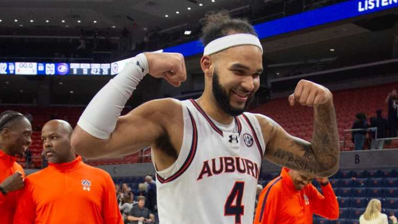 Watch: No. 4 Auburn tips game-winner to fend off No. 5 Iowa State