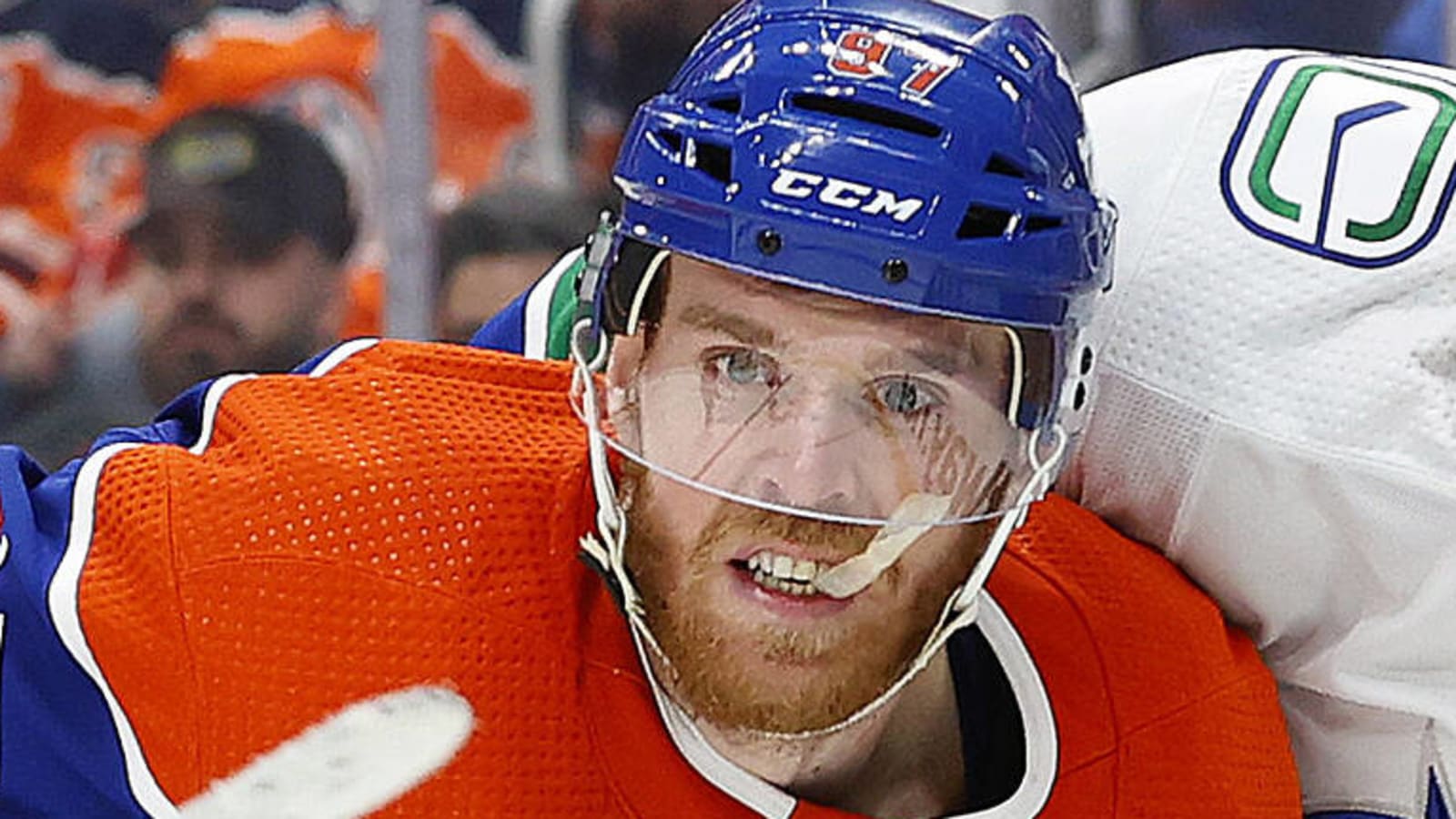 Oilers Outlast Canucks Late to Win Game 4, Tie Series