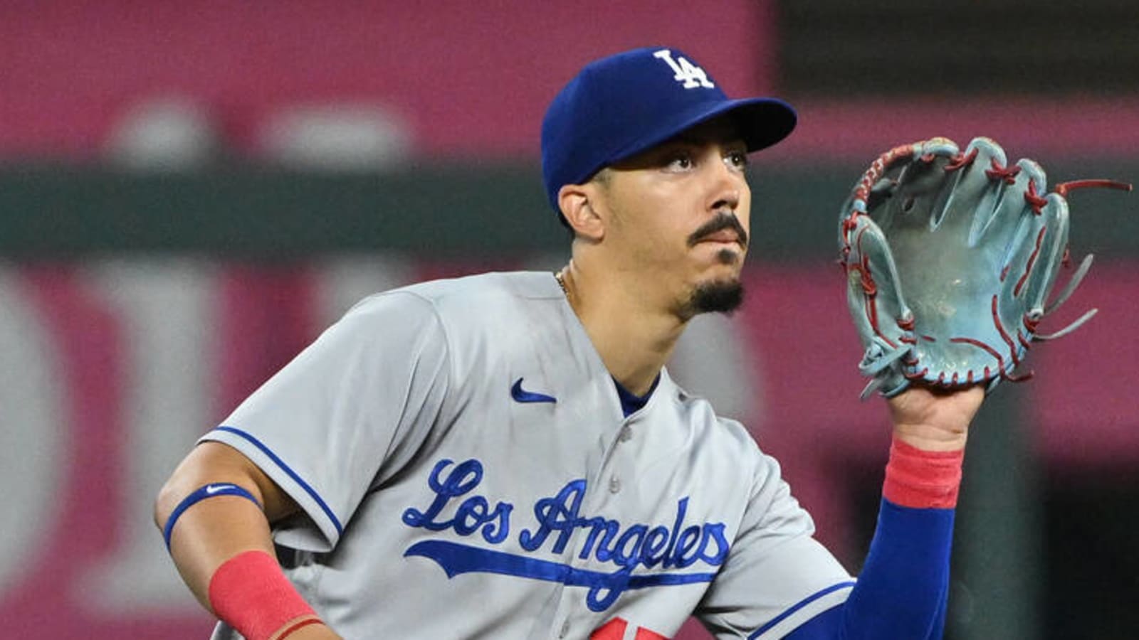 Los Angeles Dodgers second basemen Miguel Vargas (17) throws the