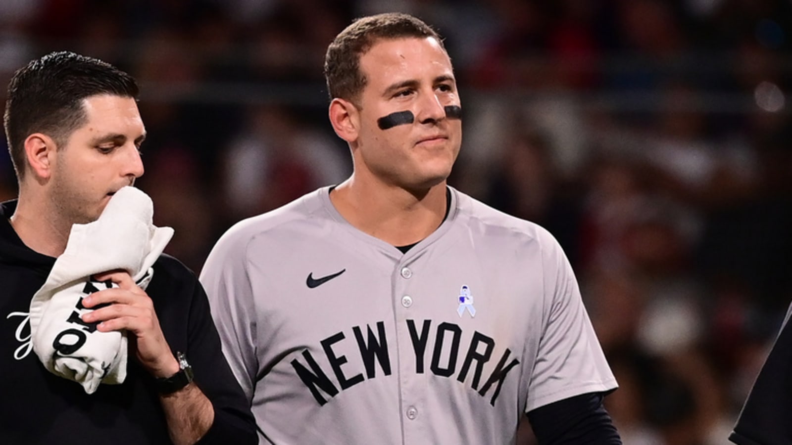 Yankees 1B shares update after suffering forearm fracture