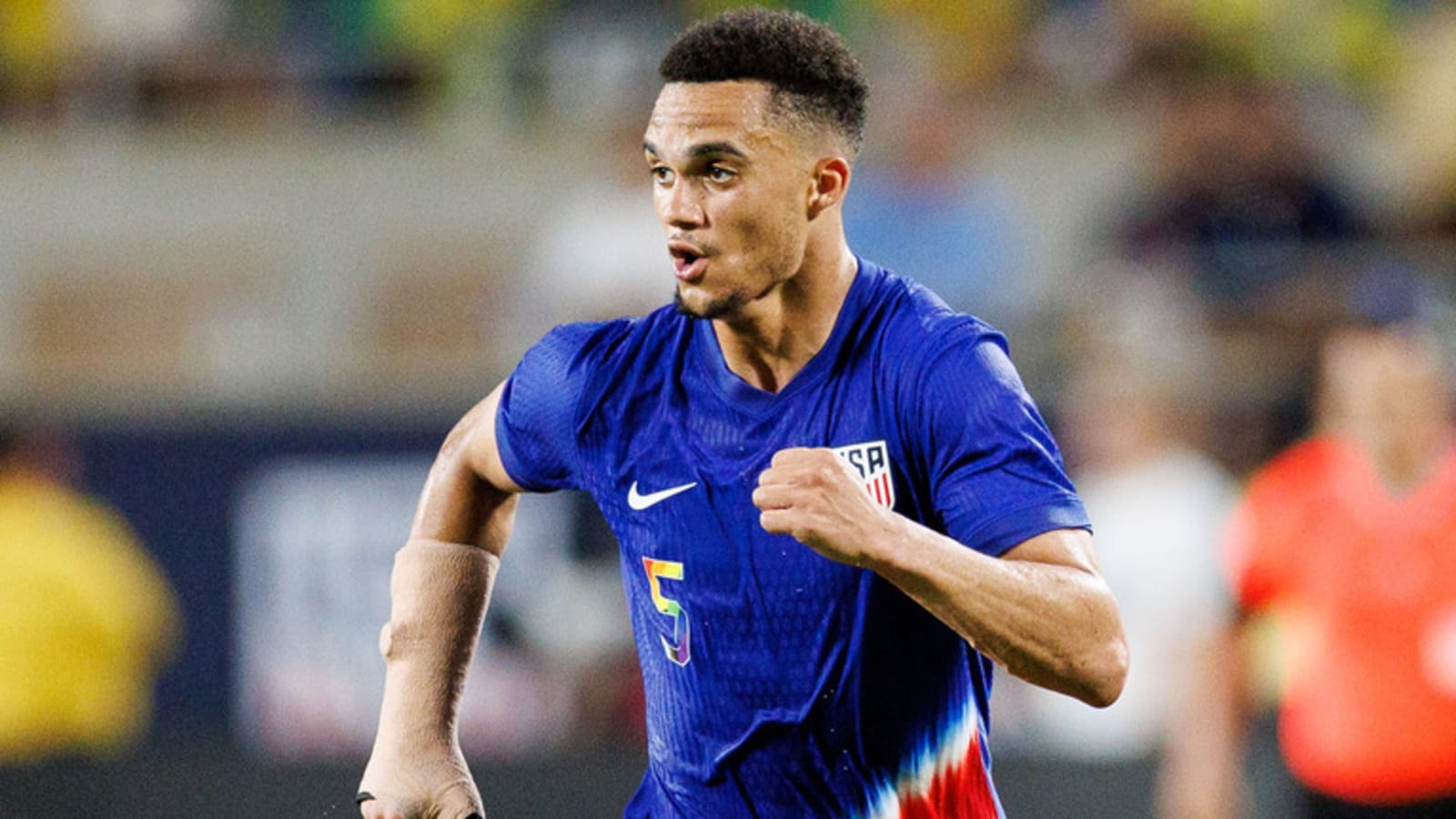 Manchester United left-back move could depend on Fulham transfer