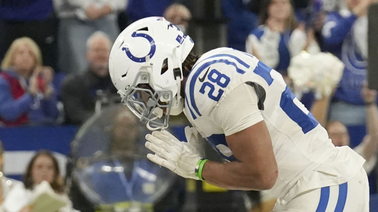 Colts RB Taylor makes up for mistake with superb performance