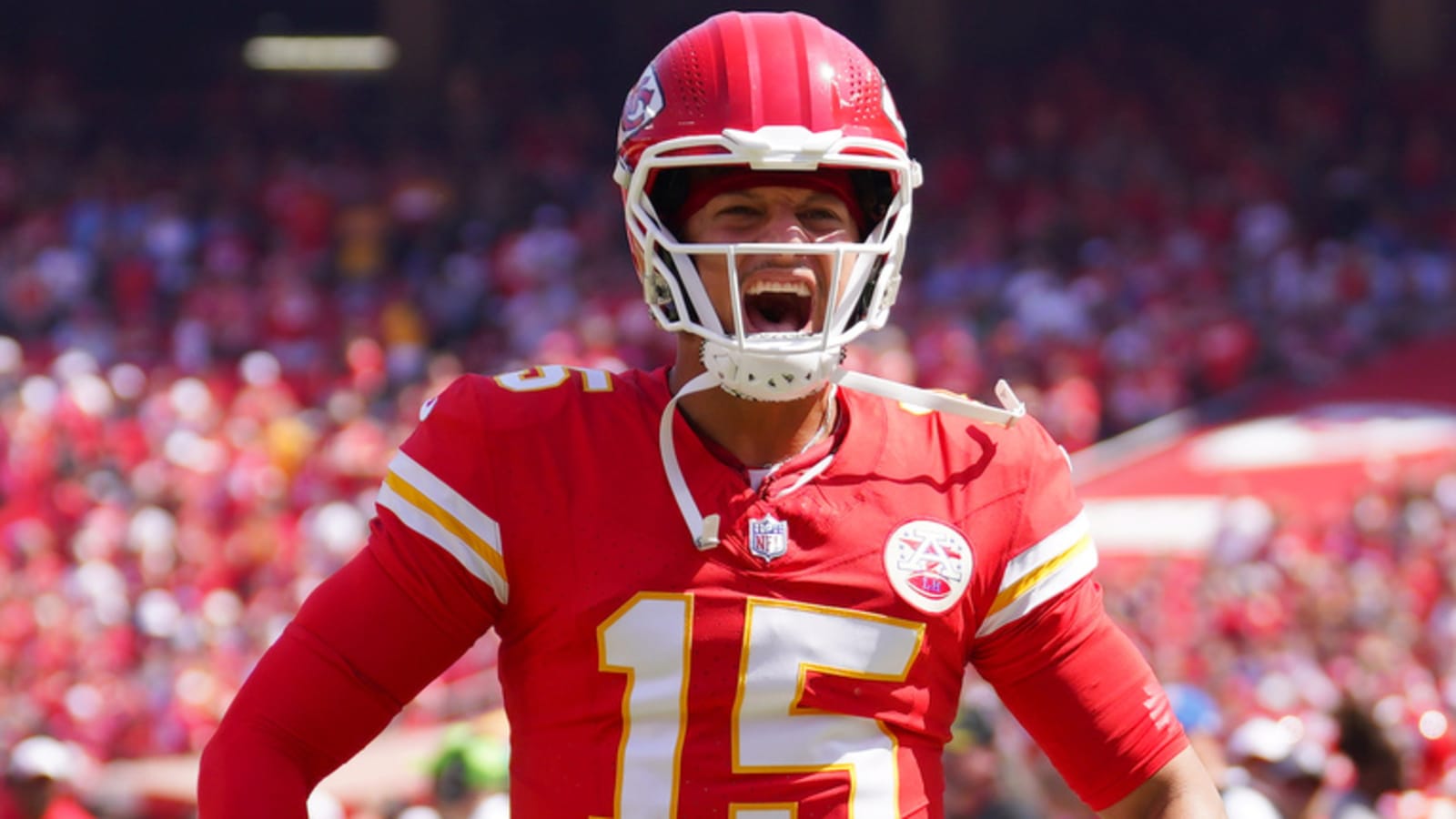 Patrick Mahomes explains how behind-the-back pass happened