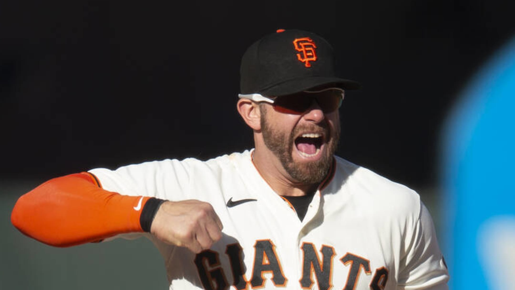 Giants third baseman Evan Longoria to have finger surgery