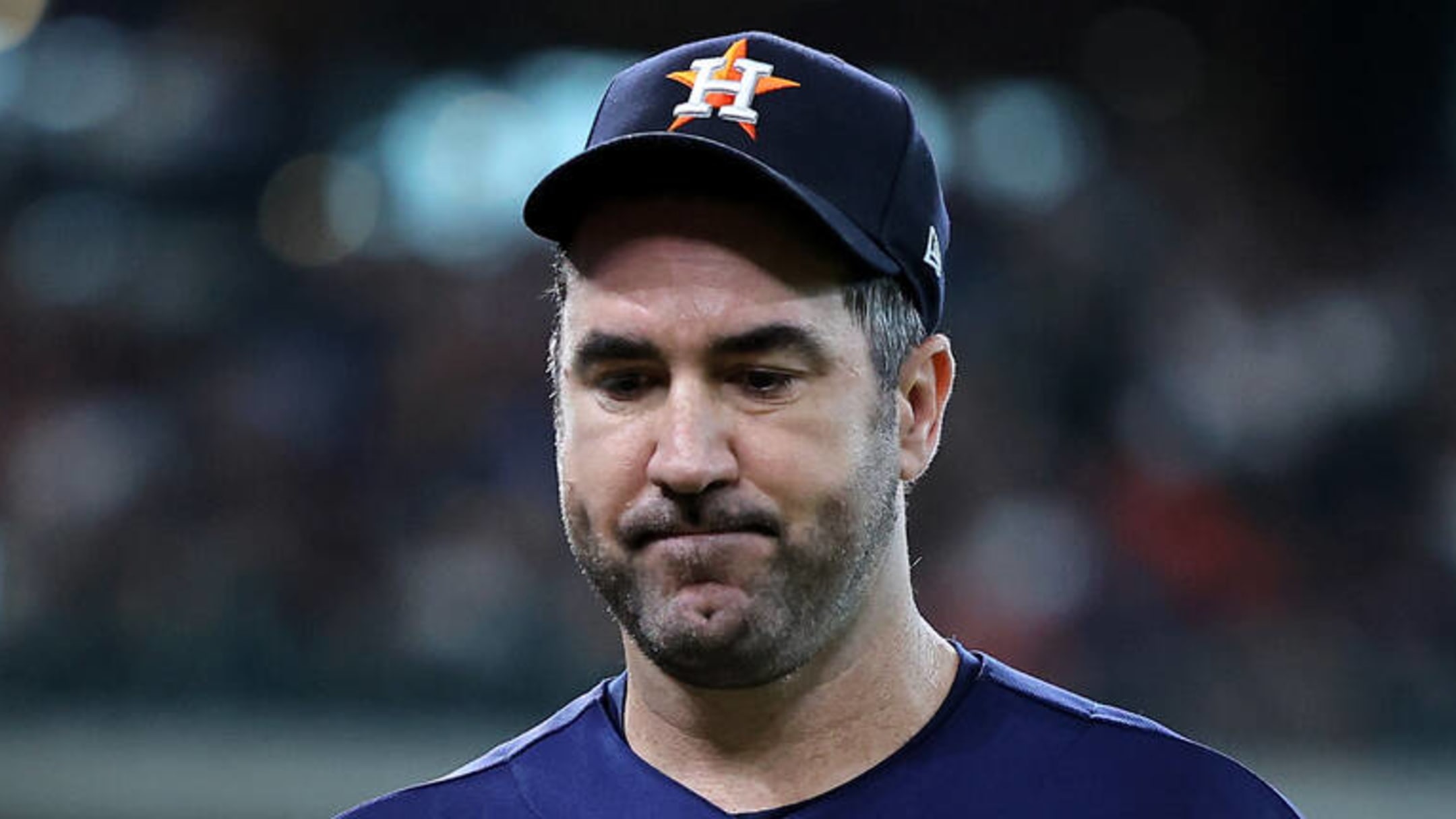 Astros RHP Verlander departs with right calf discomfort