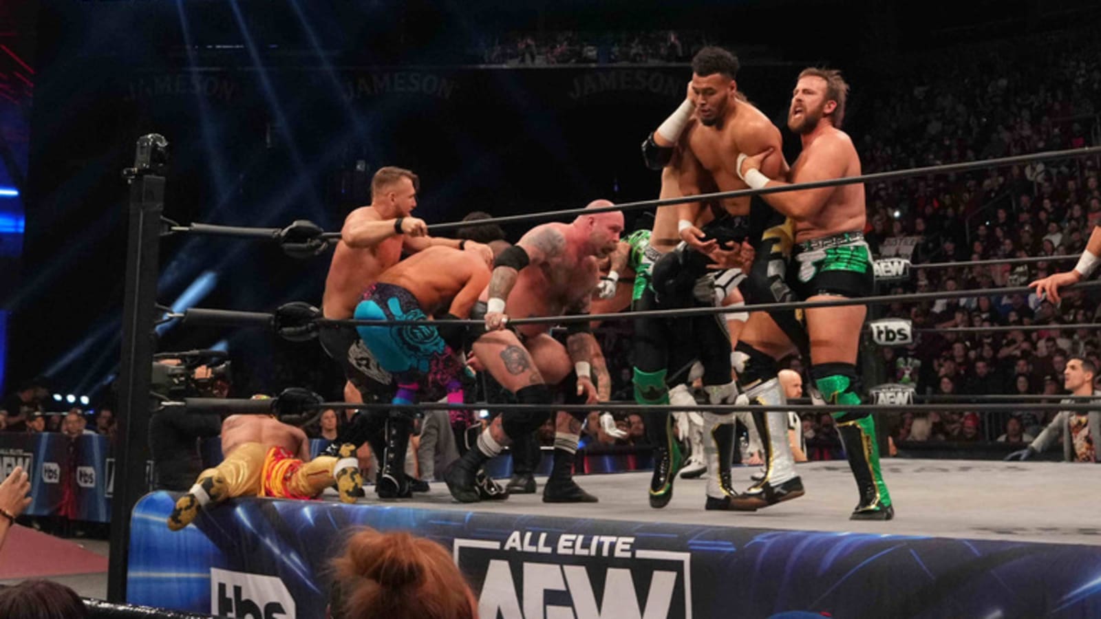 Former AEW talent describes locker room as 'chaotic'
