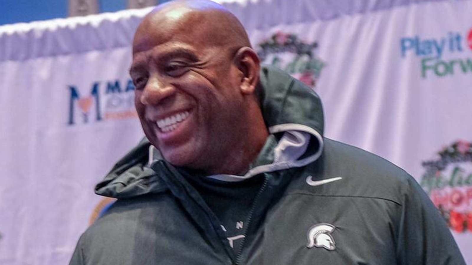 Magic Johnson puts West 'on notice' about dark-horse team