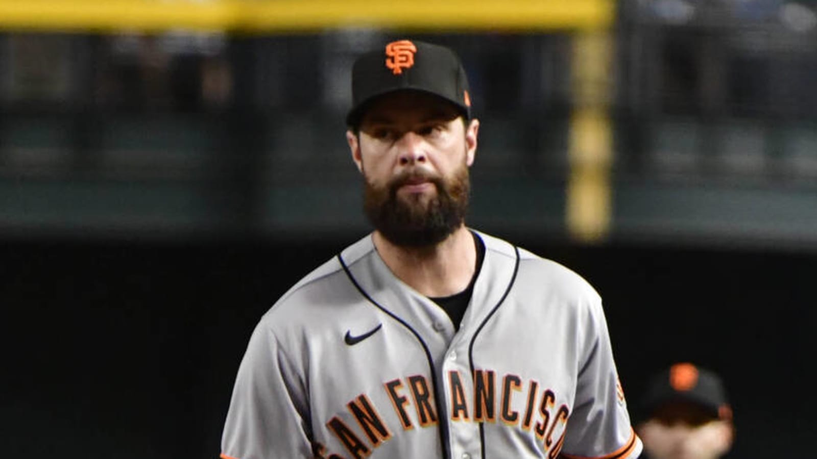 Giants 1B Brandon Belt exits game against Padres with knee injury