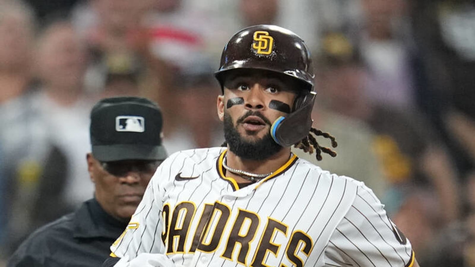 Watch: Padres' Tatis Jr. steals home without a throw