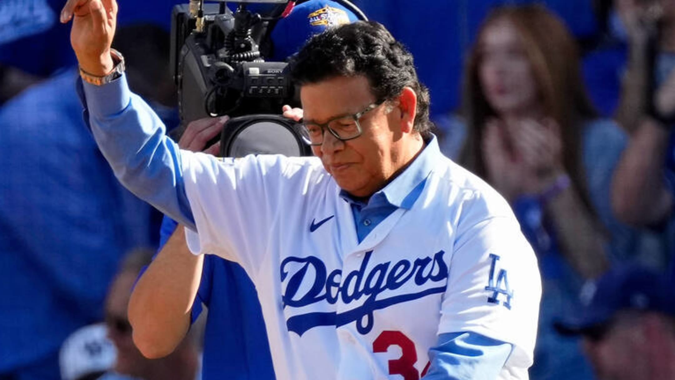 Fernando Valenzuela Receives Outstanding Americans By Choice Award