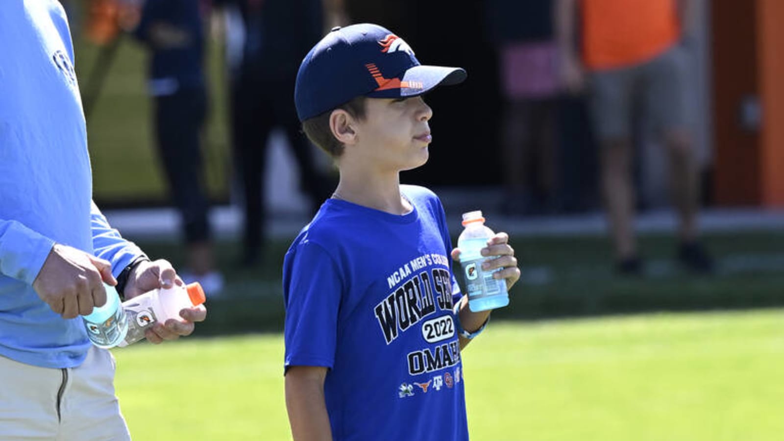 Peyton Manning's son Marshall shows off arm at Pro Bowl