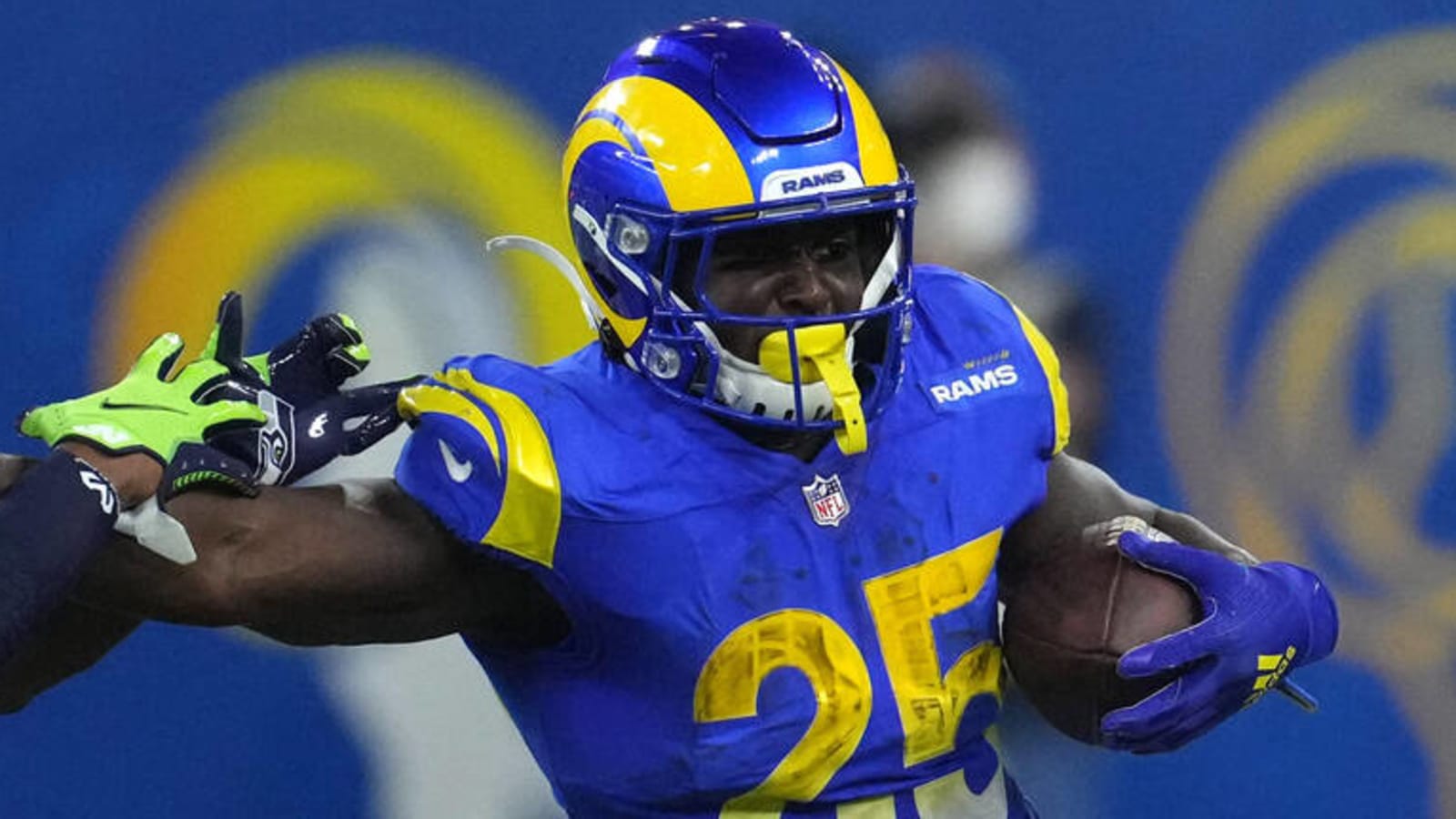 Former Rams, Patriots RB Michel signs with Dolphins