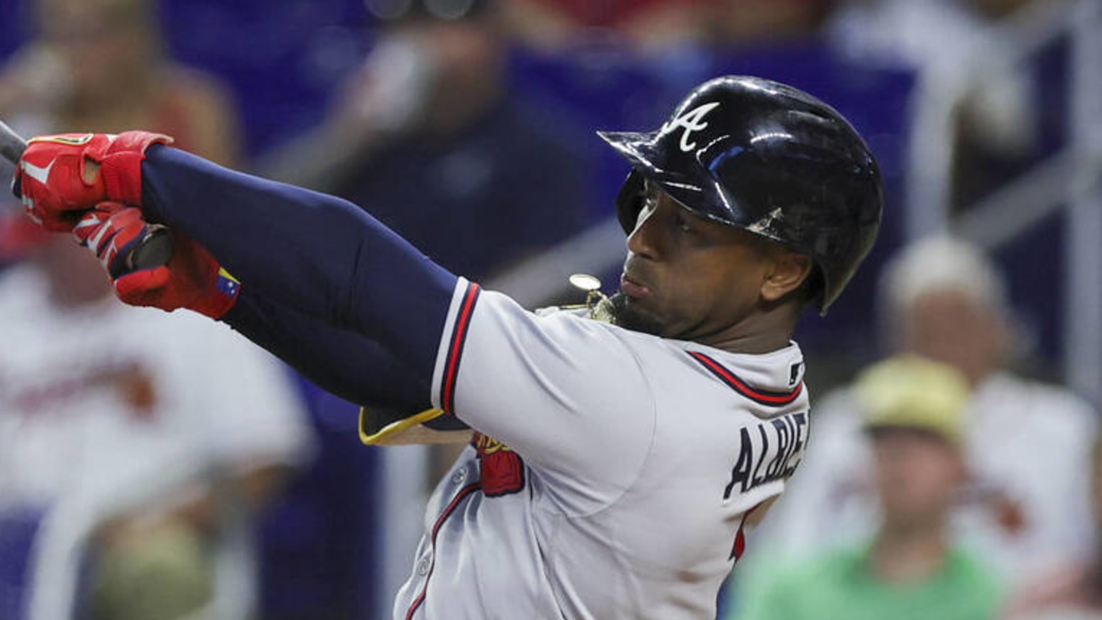 Marlins topple Braves behind 6-run 8th inning