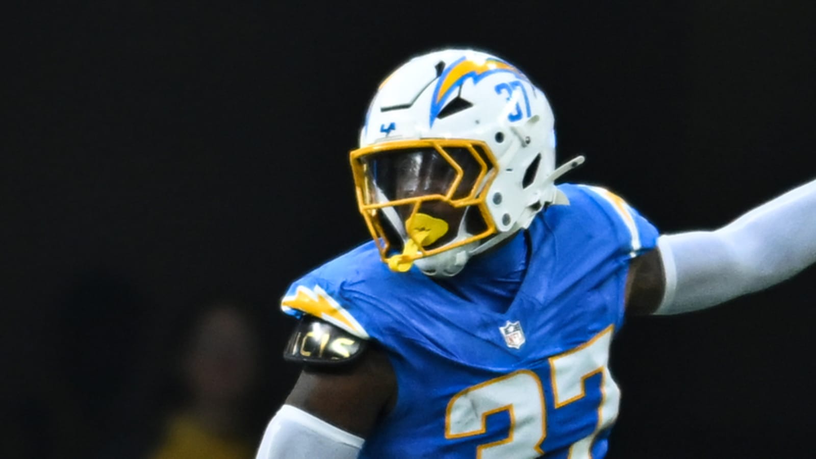 Veteran safety makes Chargers roster after brief retirement