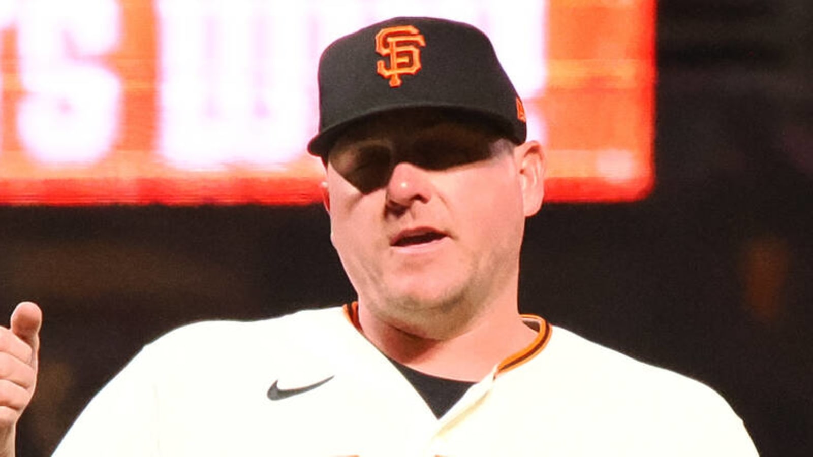 Brewers sign former Giants reliever Jake McGee