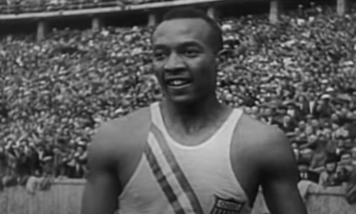 Owens shows up Hitler (1936)