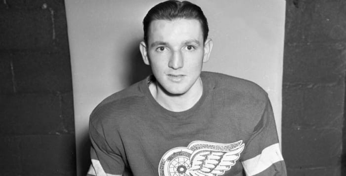 NHL: Detroit 3, Brooklyn 2, OT, 1941