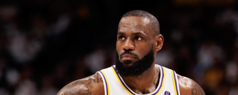 Watch: LeBron James loses it when Lakers decide not to challenge