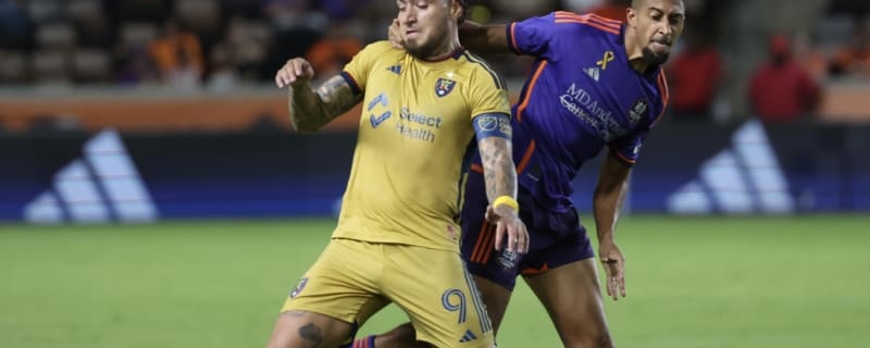 Dynamo sign D Obafemi Awodesu to first-team contract
