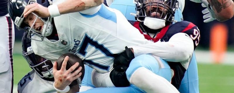 Texans re-sign DE Derek Barnett, LB Neville Hewitt