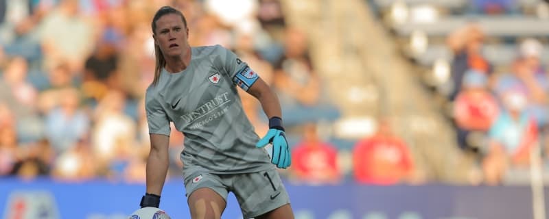 Red Stars re-sign GK Alyssa Naeher for 2025 season