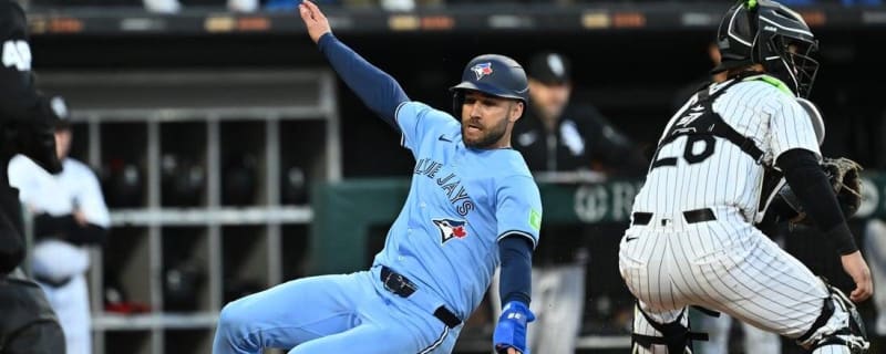 Blue Jays withstand rain, hammer White Sox