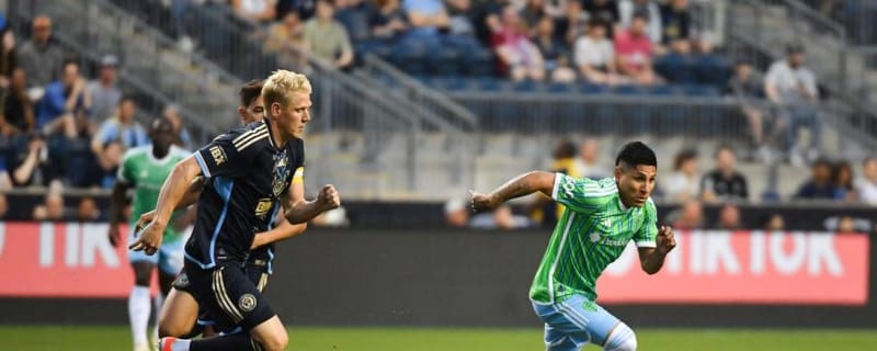 Sounders open big lead, hold off Union