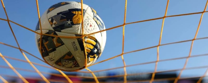 Dynamo acquire Colombian D Pablo Ortiz on loan