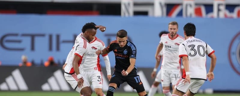 Alonso Martinez scores 3 late goals as NYCFC blast Earthquakes
