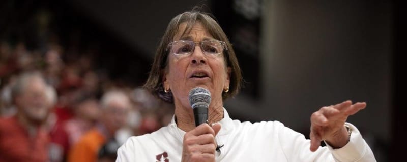 Stanford names basketball court for Tara VanDerveer