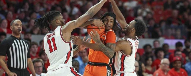 No. 5 Houston shakes off rare loss, downs Oklahoma State