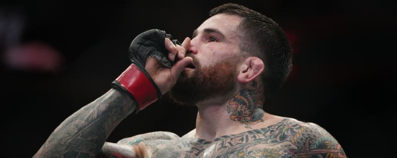 Sean Brady outlasts Gilbert Burns at UFC Fight Night