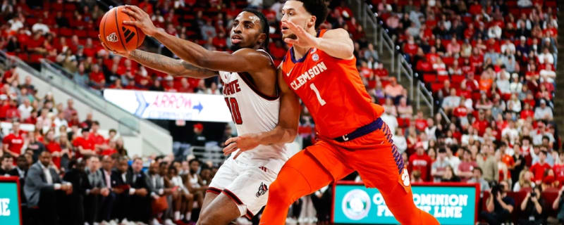 Streaking Clemson holds off threats from NC State