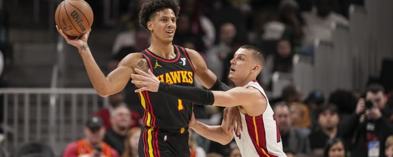 Jalen Johnson extends double-double streak as Hawks down Heat