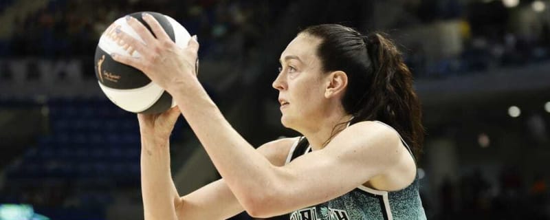 Breanna Stewart shines as Liberty cruise past Sparks
