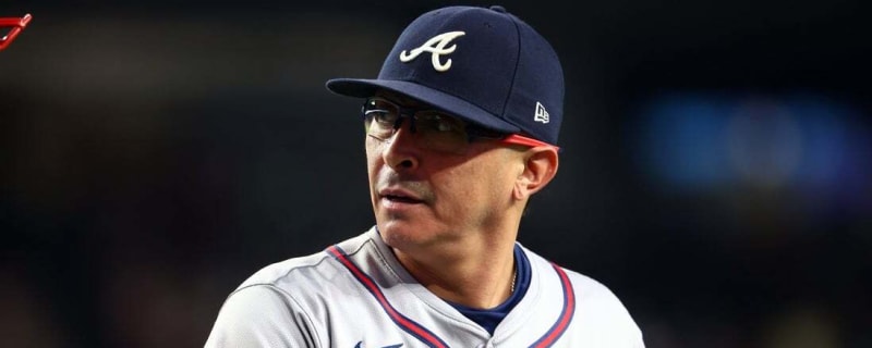 Braves call up RHP Jesse Chavez, 41