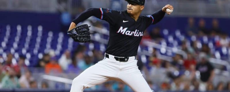 Marlins earn third straight shutout, top Mets 8-0