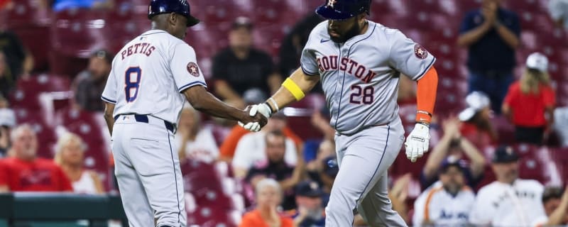 Report: Astros split with third-base coach Gary Pettis