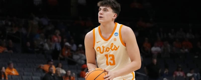 Tennessee F J.P. Estrella (foot) out for season