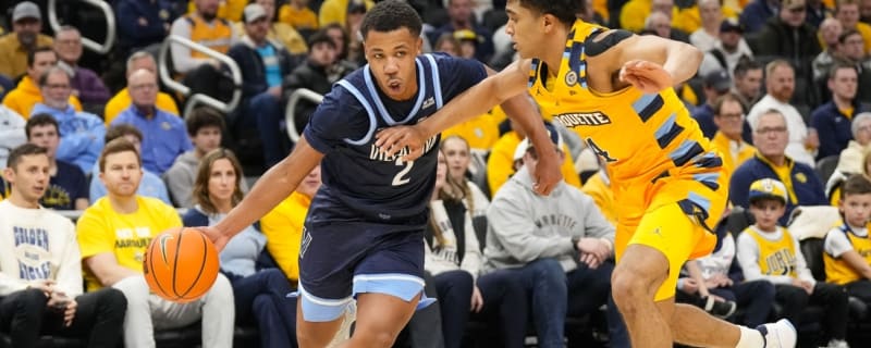 Stevie Mitchell, No. 10 Marquette handle Villanova