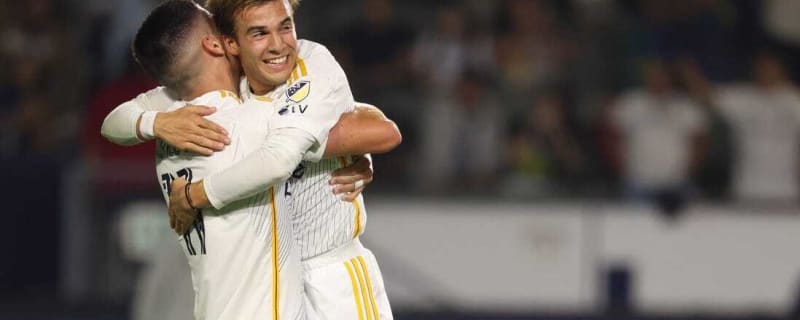 Surging Galaxy take aim at slumping Dallas FC