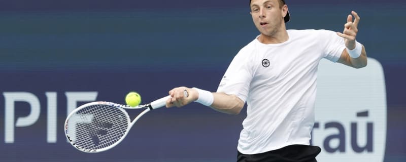 Tallon Griekspoor rides upset to quarterfinals in Dubai